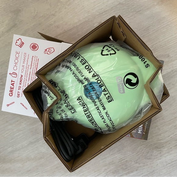 DASH Easter Egg Mini Waffle Maker - Picture 3 of 3